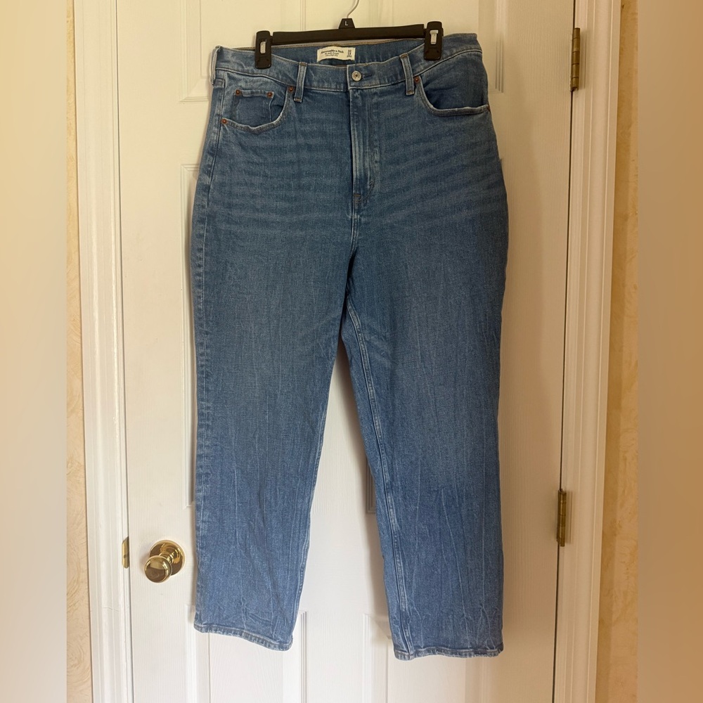 Abercrombie & Fitch Curve Love Ultra High Rise Ankle Straight Jean